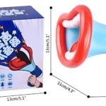 Megáfono didáctico azul con mango ergonómico y borde rojo, mostrando medidas en cm e pulgadas; incluye caja con de boca gritando y efectos de voz divertidos.