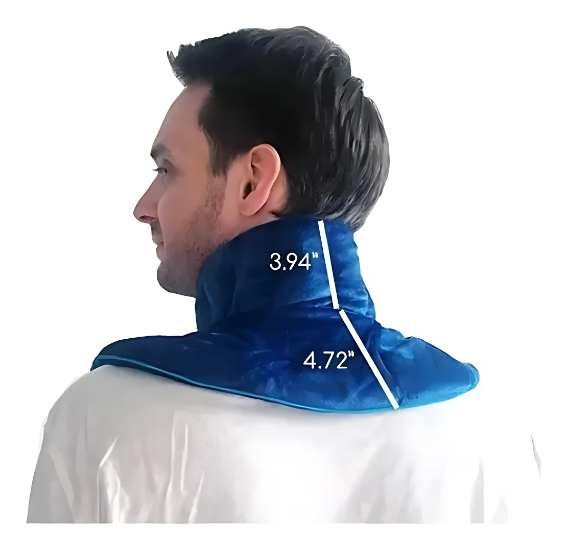 Bolsa terapéutica azul con medidas de 3.94 pulgadas en cuello y 4.72 pulgadas en hombro, mostrando ajuste ergonómico para alivio muscular.