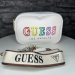 Bolso Guess Monograma Sintético - Protege tus pertenencias con estilo y durabilidad