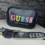 Bolso Guess Monograma Sintético - Protege tus pertenencias con estilo y durabilidad - Imagen 2