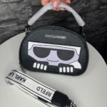 Bolso crossbody KARL LAGERFELD con gafas de sol - Complementa tu outfit urbano con estilo icónico