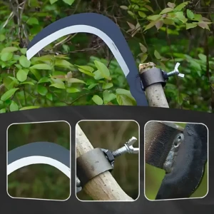 Cabezal de hoz de acero al manganeso montado en palo, con mango curvo y sistema de sujeción ajustable. Detalle de corte y fijación en tres vistas.