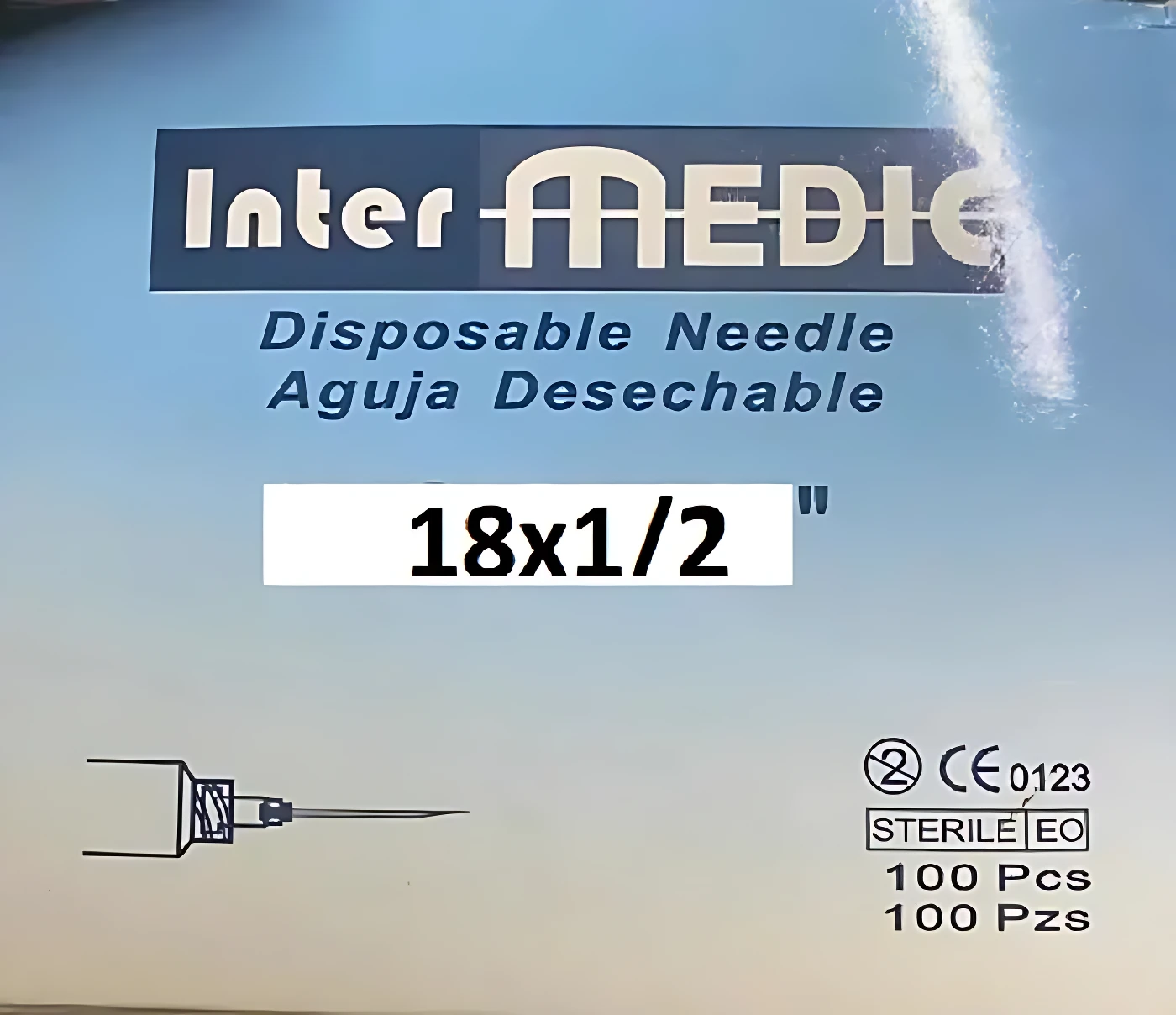 Caja de 100 agujas esterilizadas Intermedic, modelo 18x1/2 pulgadas, con de aguja y texto en español e inglés.