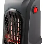 Calefactor de ambiente negro con rejilla frontal, panel digital en la parte superior y botón rojo lateral.