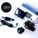 Kit de cámara de seguridad para automóvil con monitor integrado, cable de alimentación, adhesivo y caja de presentación.