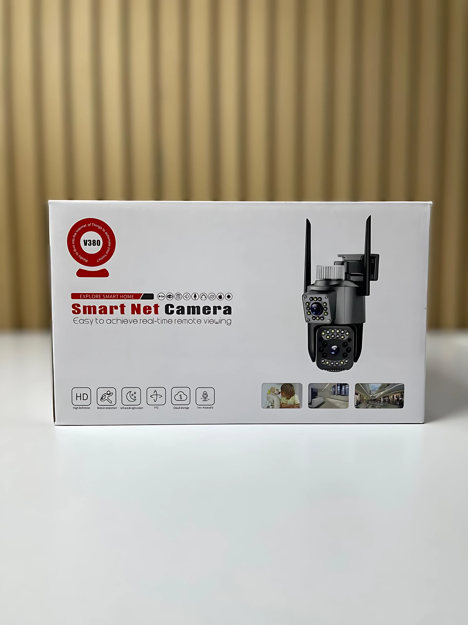 Cámara de seguridad Smart Net Camera en caja blanca con del dispositivo negro de doble lente y antenas, mostrando funciones como visión nocturna y monitoreo remoto.
