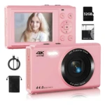 Cámara digital rosa con pantalla frontal, lente de 16x zoom y 44MP. Incluye tarjeta SD de 32GB, cable USB y estuche negro.