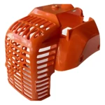 Carcasa motor naranja vibrante con rejilla frontal y costuras visibles, diseñada para proteger maquinaria de jardín contra impactos y suciedad.