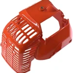 Carcasa naranja vibrante para motor de maquinaria de jardín, con rejilla frontal y estructura de protección contra impactos y suciedad.