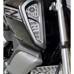 Carenado FZ3.0 en acero inoxidable, con diseño aerodinámico y protección contra golpes y óxido para tanque de moto Yamaha.