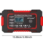 Cargador inteligente de batería de 12V con reparación por pulsos, color negro con detalles rojos, pantalla digital y medidas 15x8.5 cm.