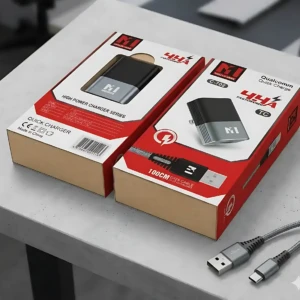 Caja de cargador Mello C-702 con cable USB-C de 100 cm, color rojo y blanco, mostrando el dispositivo y accesorios incluidos.