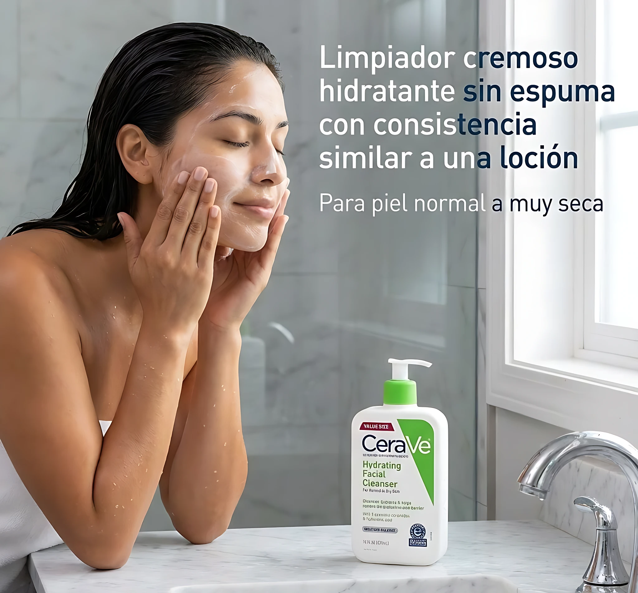 Mujer aplicando limpiador facial hidratante Cerave en rostro, con textura cremosa sin espuma, en baño con grifo y ventana.