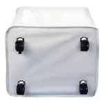 Vista inferior de cesta de ropa plegable Oxford blanca con cuatro ruedas negras, mostrando su base plana y estructura compacta para transporte.