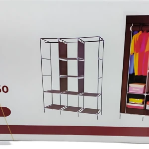 Armario de tela STORAGE modelo 88130 con tres divisiones, medidas 130x45x175 cm, mostrando estructura metálica y estantes organizados con ropa y accesorios.