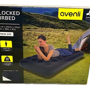 Colchón inflable Avenli tamaño twin, 191x99x22 cm, en caja mostrando mujer recostada sobre él en campo verde.