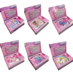 Seis computadoras mini rosa con diseño de teclado físico, mostrando variantes de temática: unicornio, mariposa, princesa y arcoíris. Cada unidad incluye pantalla LCD y accesorios en caja abierta.