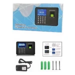 Reloj biométrico negro con pantalla digital, teclado numérico y sensor de huella. Incluye caja, cargador, cuatro pilas verdes y cuatro tornillos.