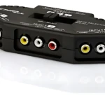Conmutador RCA negro con tres salidas de video y audio, diseñado para conectar múltiples fuentes a un solo dispositivo.