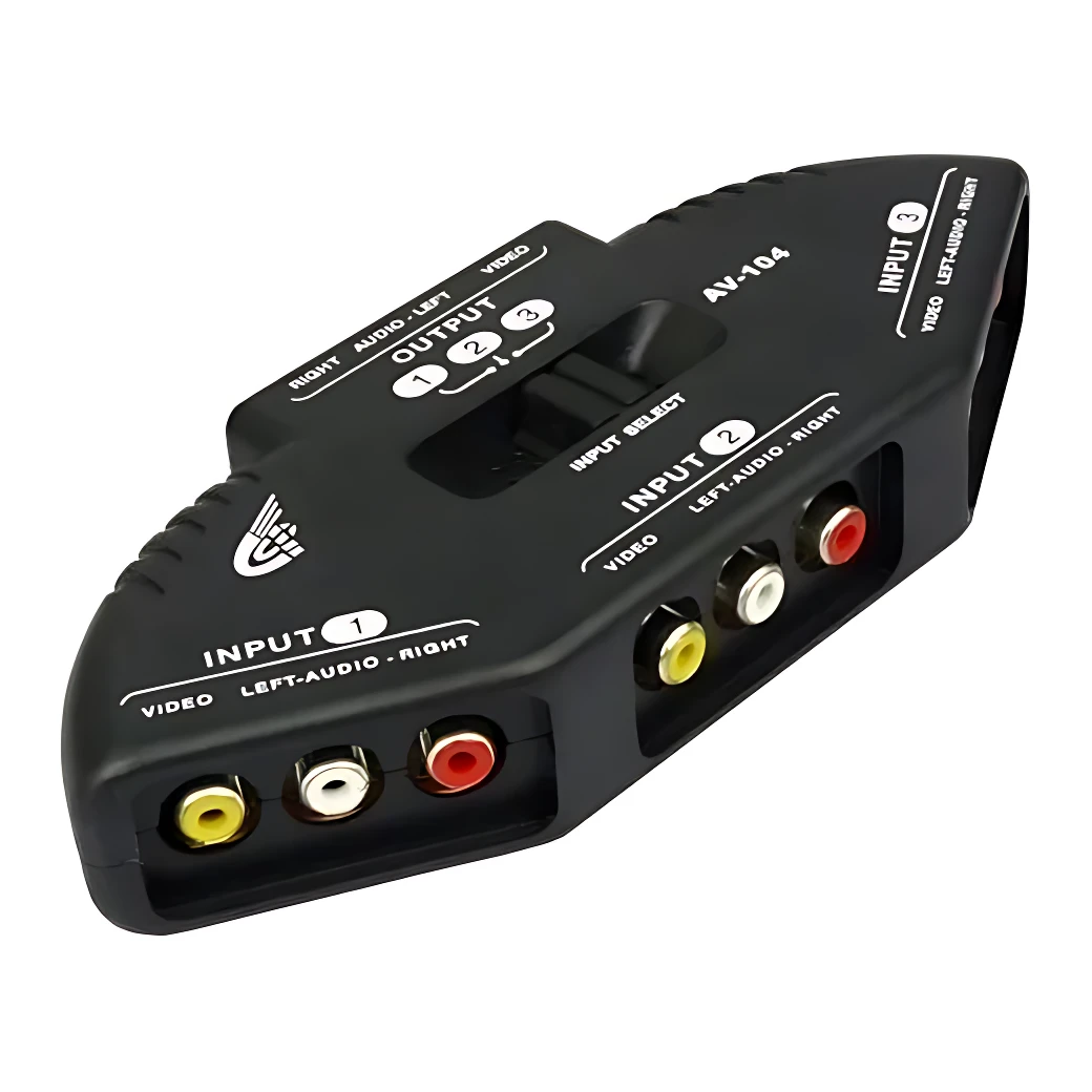Conmutador RCA 3 en 1 color negro con tres entradas y una salida, modelo AN-104, para conectar múltiples fuentes de video y audio.