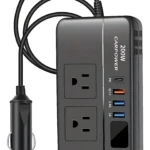 Inversor de corriente auto de 200W en color negro mate, con dos enchufes tipo A, tres puertos USB (dos azules y uno naranja) y un puerto DC. Incluye cable de conexión a encendedor de vehículo.