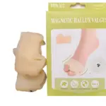 Corrector de juanetes en silicona beige con imanes, mostrando par de unidades y empaque que indica ajuste universal y alivio para dedo gordo.