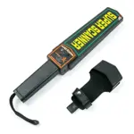 Detector de metales portátil negro con pantalla digital y antena, incluye funda de transporte. Ideal para control de acceso.