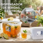 Dispensador de bebidas de 3.5 litros en color blanco, con tapa y grifo integrado para servir líquidos fríos. Incluye vaso con hielo y rodajas de limón.