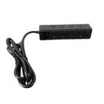 Regleta eléctrica negra con cuatro enchufes, dos puertos USB y cable enrollado, ideal para organizar múltiples dispositivos en un solo lugar.