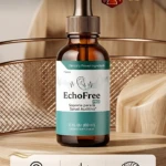 Bote de vidrio ámbar con gotero, etiqueta blanca y verde que muestra "EchoFree Pro" y "Soporte para la Salud Auditiva". Incluye iconos de oído, onda sonora y cerebro. Fondo con estantería de madera y cesta tejida.