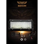 Barra LED rectangular Federal Sekim con luces perimetrales estroboscópicas, vista frontal, incluye soporte de montaje, tornillos y cables.