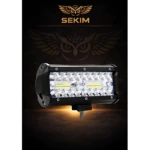 Barra LED rectangular Federal Sekim con luces perimetrales estroboscópicas, color negro, vista frontal con iluminación activa y logo de marca en fondo oscuro.