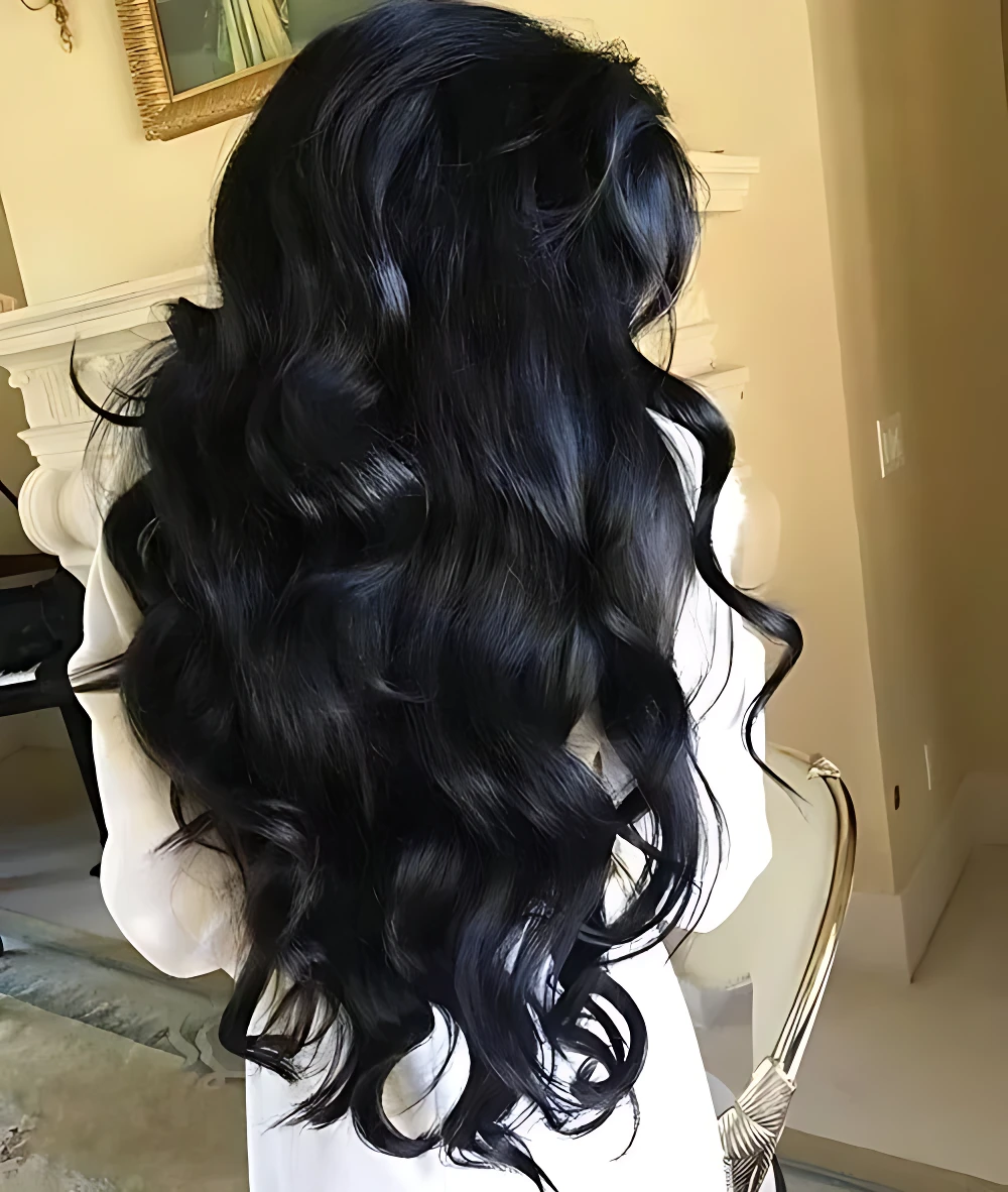 Extensiones semi humanas onduladas para clip, color negro intenso, con textura brillante y volumen natural.