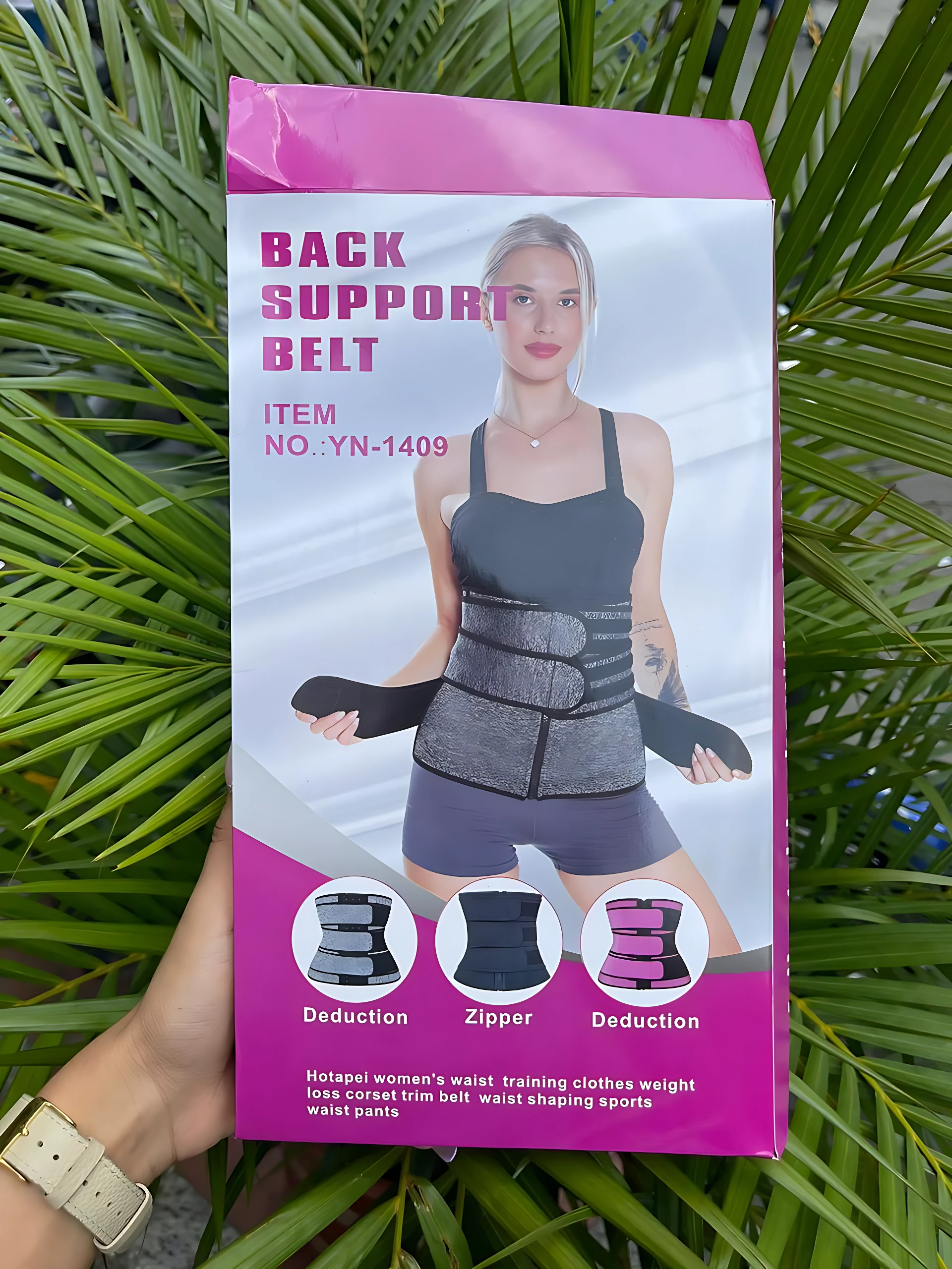 Faja reductora de neopreno gris con varillas internas, mostrada en modelo usando la versión con cremallera frontal, sobre fondo blanco con detalles en rosa.