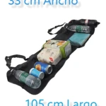 Organizador negro para baúl de camioneta con múltiples compartimentos, mostrando botellas, latas y cajas; mide 105 cm de largo y 33 cm de ancho.