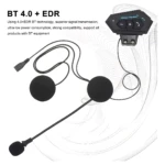 Intercomunicador BT12 para casco, con micrófono y controles táctiles en negro, diseñado para llamadas manos libres con Google Assistant.
