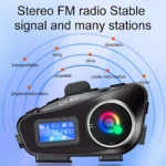 Intercomunicador Q58 Max negro con pantalla digital y luz RGB multicolor, diseñado para uso en coche con señal FM estable.