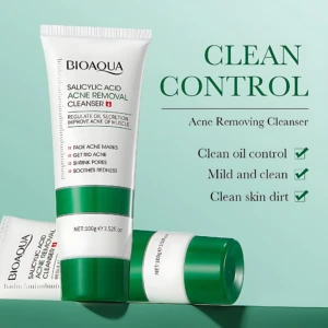 Tubo de limpiador facial Bioaqua con ácido salicílico, 100 g, color verde y blanco, mostrando dos unidades: uno en pie y otro acostado, sobre fondo verde claro.