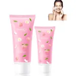 Set de dos tubos de jabón facial Bioaqua Durazno Vitamina E, presentados en color rosa con ilustraciones de duraznos y hojas verdes. Incluye una mujer aplicando el producto en el rostro.