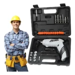 Destornillador inalámbrico recargable blanco con accesorios en estuche negro, acompañado de trabajador con casco amarillo y cinturón de herramientas.
