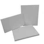 Tres bastidores de madera blancos de 60x40 cm dispuestos en diferentes ángulos sobre fondo blanco, sin accesorios visibles.