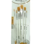 Pack de cinco pinceles de arte con cerdas de color naranja y mangos blancos, presentados en su empaque original.