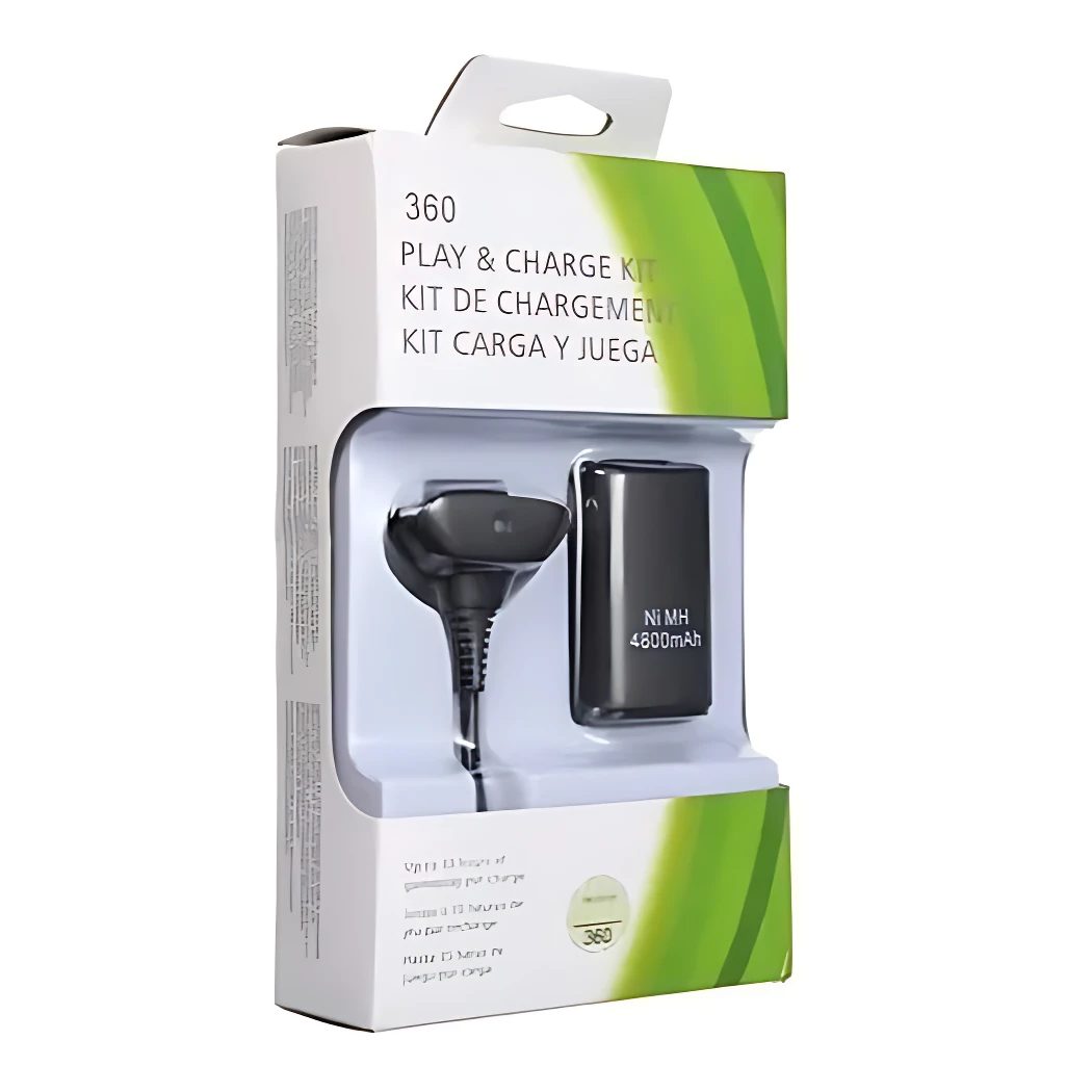 Pack de carga y juego para control Xbox 360 en caja blanca con detalles verdes, mostrando el cargador negro de 4200mAh y el cable USB integrado.