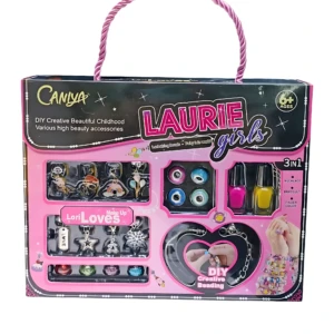 Maletín rosa con accesorios de bisutería y belleza infantil, incluye collares, pulseras, esmaltes y joyas para manualidades.