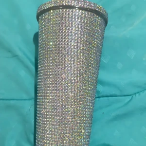 La Botella de Agua Brillante