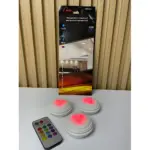 Set de tres lámparas LED circulares con luz roja activa, control remoto de 13 colores y empaque vertical con de instalación interior.