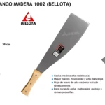 Machete Pacora Mango de madera con hoja de acero alto carbono, medidas 52,5 cm de largo y 36 cm de ancho, ideal para cortar vegetación densa.