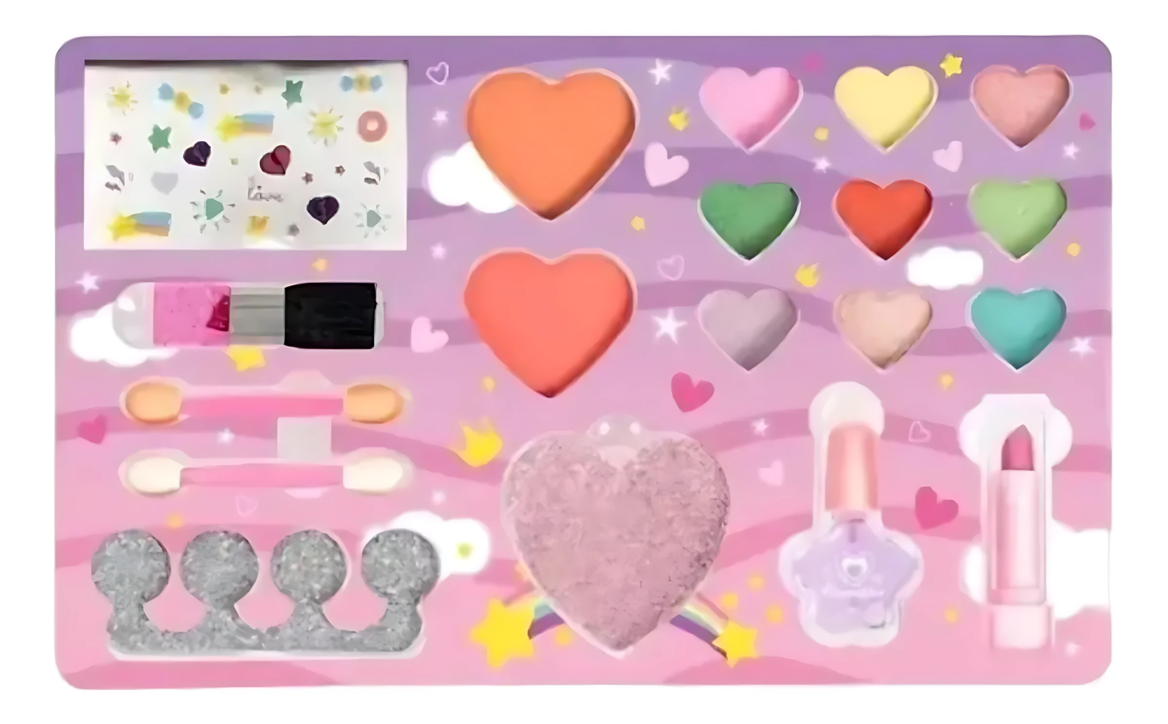Paleta de maquillaje infantil con cosméticos lavables, incluye brochas, labiales, sombras y accesorios en tonos pastel sobre fondo rosa.