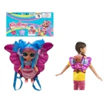Mochila de alas moradas con muñeca KindiBaby de cabello azul, vista frontal y de espaldas con niña usando el accesorio.