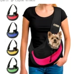 Mujer usando mochila para perro pequeña en color rosa con panel acolchado y correa ajustable; incluye variante azul, roja, amarilla y verde a la izquierda.